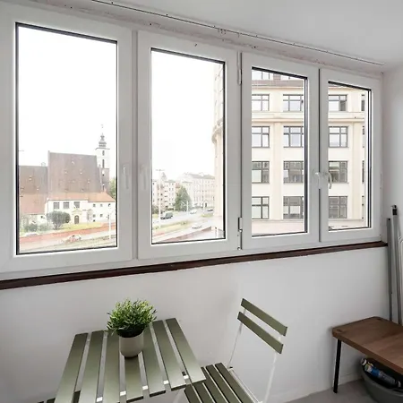 Large In Center On The Market With 3 Bedrooms And Balcony By Renters ורוצלב