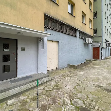 Large In Center On The Market With 3 Bedrooms And Balcony By Renters ורוצלב