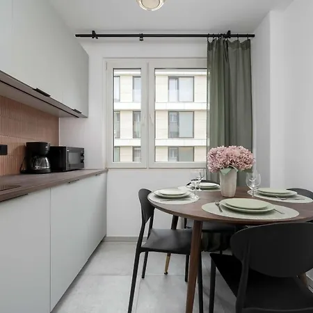 Large In Center On The Market With 3 Bedrooms And Balcony By Renters * ורוצלב