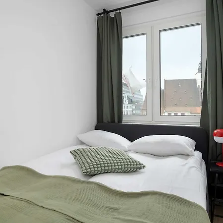 Large In Center On The Market With 3 Bedrooms And Balcony By Renters דירה ורוצלב