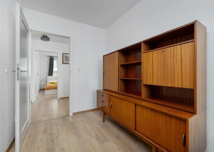 Apartman Large In Center On The Market With 3 Bedrooms And Balcony By Renters