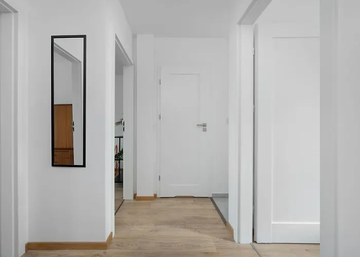 Large In Center On The Market With 3 Bedrooms And Balcony By Renters Apartman