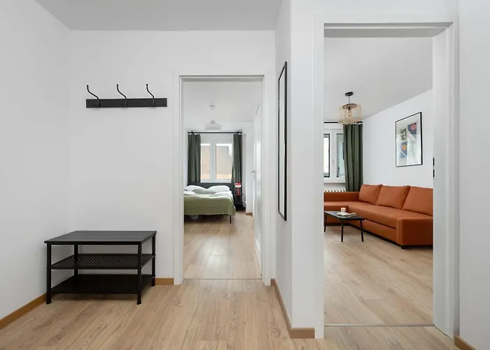 Large In Center On The Market With 3 Bedrooms And Balcony By Renters Apartman *