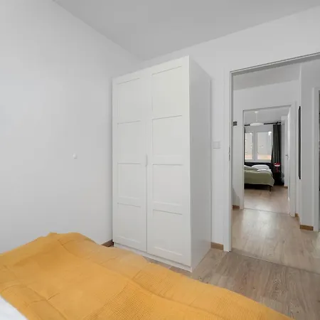 Appartement Large In Center On The Market With 3 Bedrooms And Balcony By Renters Wrocław