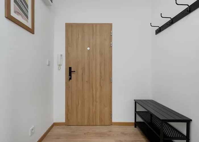 Large In Center On The Market With 3 Bedrooms And Balcony By Renters Lejlighed