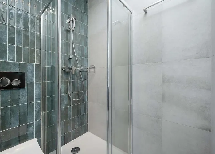 Large In Center On The Market With 3 Bedrooms And Balcony By Renters Lejlighed *