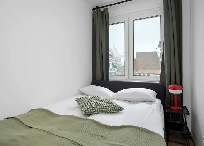 Large In Center On The Market With 3 Bedrooms And Balcony By Renters Lejlighed Wrocław