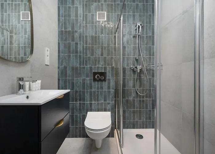 Large In Center On The Market With 3 Bedrooms And Balcony By Renters * Wrocław